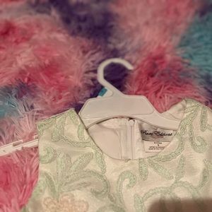 Girls dress size 5 never worn. A gift she outgrew.